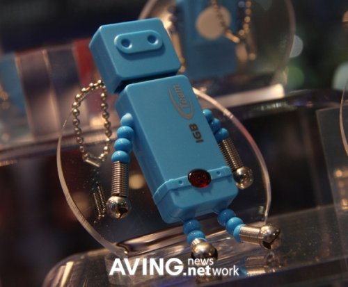/images/blog/usb-aving-retro-robot.jpg